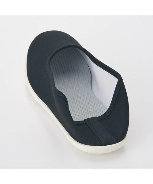 無印良品（ムジルシリョウヒン）の「婦人　軽量　かかとが踏めるスニーカー（スニーカー・レディース・ブラック/キナリ・24.0cm/22.5cm/24.5cm/23.5cm/23.0cm/25.0cm）」の15枚目の写真