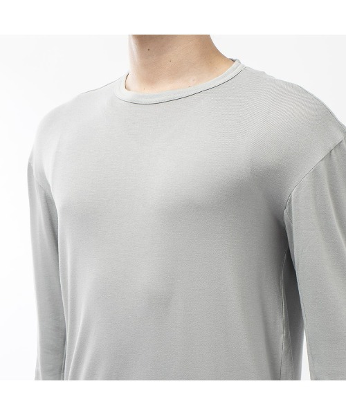 Reebok(リーボック)の「アクティブチル+ドリームブレンド ロングスリーブ Tシャツ / TS AC+DREAMBLEND LONG SLEEVE TEE(Tシャツ/カットソー・メンズ・ライトグレー/ブラック・SMALL/MEDIUM/LARGE/XX-LARGE/X-LARGE/X-SMALL)」の4枚目の写真