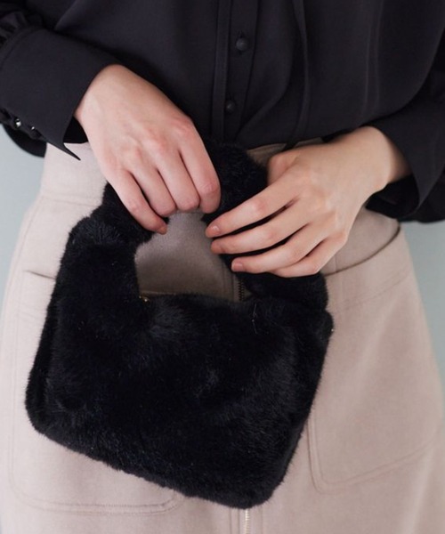 Andemiu（アンデミュウ）の「フェイクファーミニバッグ980205（トートバッグ・レディース・ベージュ/カーキ/ブラック・FREE）」の2枚目の写真