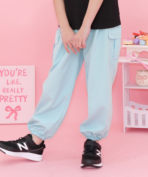 Bee des Bee（ビーデスビー）の「裾口ゴム カーゴパンツ（カーゴパンツ・キッズ・ブラック/ベージュ/ピンク/アイボリー/カーキ/チャコール/ラベンダー/ダークカーキ/ネイビー/チャコールグレー/ダークグリーン/ライトブルー・110cm/120cm/130cm/140cm/150cm/100cm/160cm/170cm）」の10枚目の写真