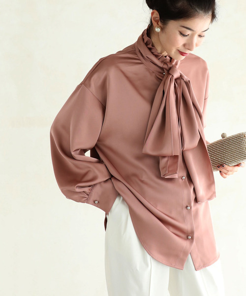 リボン付き）華を添えるグロスブラウスベージュ トップス