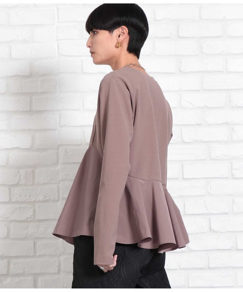 Settimissimo（セッティミッシモ）の「サイドラッフル ペプラム ポンチ クルーネック プルオーバー（Tシャツ/カットソー・レディース・キャメル/ブラック・M）」の9枚目の写真