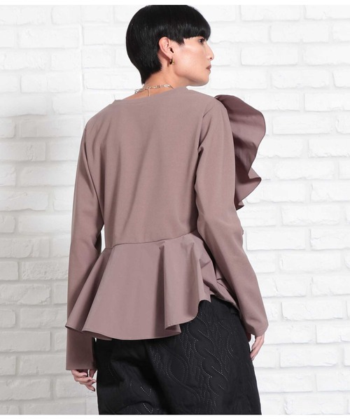 Settimissimo（セッティミッシモ）の「サイドラッフル ペプラム ポンチ クルーネック プルオーバー（Tシャツ/カットソー・レディース・キャメル/ブラック・M）」の10枚目の写真