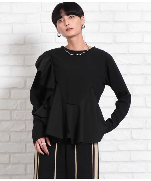 Settimissimo（セッティミッシモ）の「サイドラッフル ペプラム ポンチ クルーネック プルオーバー（Tシャツ/カットソー・レディース・キャメル/ブラック・M）」の4枚目の写真