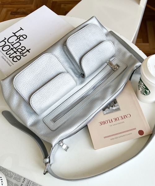 moment+（モーメントプラス）の「ダブルフラップポケットバッグ