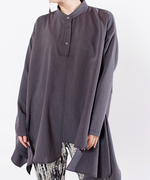 OSMOSIS(オズモーシス)の「アシンメトリーフレアーブラウス(ポロシャツ・レディース・アイボリー/ブラック/グレー・ONE SIZE)」の2枚目の写真