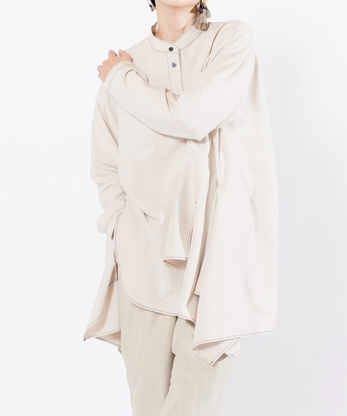 OSMOSIS(オズモーシス)の「アシンメトリーフレアーブラウス(ポロシャツ・レディース・アイボリー/ブラック/グレー・ONE SIZE)」の3枚目の写真
