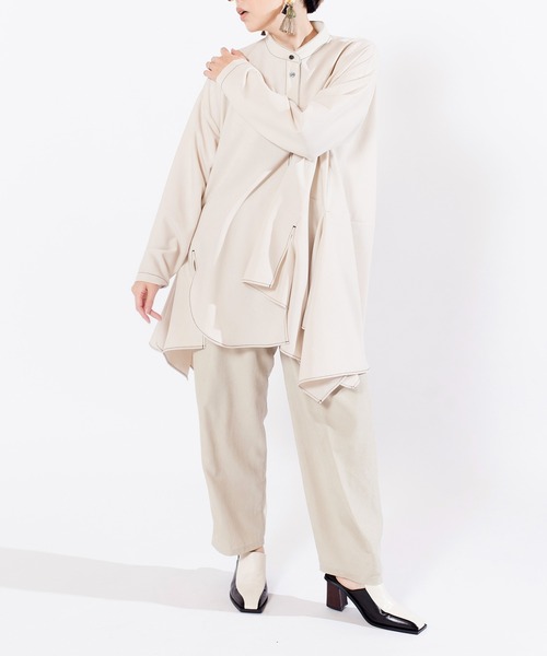 OSMOSIS(オズモーシス)の「アシンメトリーフレアーブラウス(ポロシャツ・レディース・アイボリー/ブラック/グレー・ONE SIZE)」の5枚目の写真
