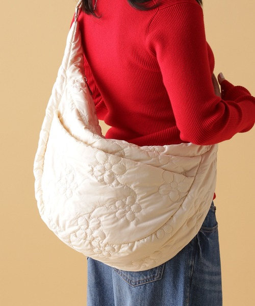 tiny tiny（ティニーティニー）の「モチーフキルトショルダーバッグ[tiny tiny(ティニーティニー)]（ショルダーバッグ・レディース・グレー/アイボリー/チャコール/スモーク/ピンク/ホワイト系その他/ブルー系その他/シルバー/ブラック/ライトブルー/ブルー/チェック/レオパード・0）」の6枚目の写真