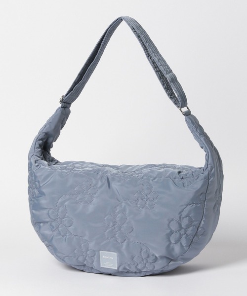 tiny tiny（ティニーティニー）の「モチーフキルトショルダーバッグ[tiny tiny(ティニーティニー)]（ショルダーバッグ・レディース・グレー/アイボリー/チャコール/スモーク/ピンク/ホワイト系その他/ブルー系その他/シルバー/ブラック/ライトブルー/ブルー/チェック/レオパード・0）」の8枚目の写真