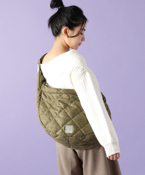 tiny tiny（ティニーティニー）の「モチーフキルトショルダーバッグ[tiny tiny(ティニーティニー)]（ショルダーバッグ・レディース・グレー/アイボリー/チャコール/スモーク/ピンク/ホワイト系その他/ブルー系その他/シルバー/ブラック/ライトブルー/ブルー/チェック/レオパード・0）」の12枚目の写真