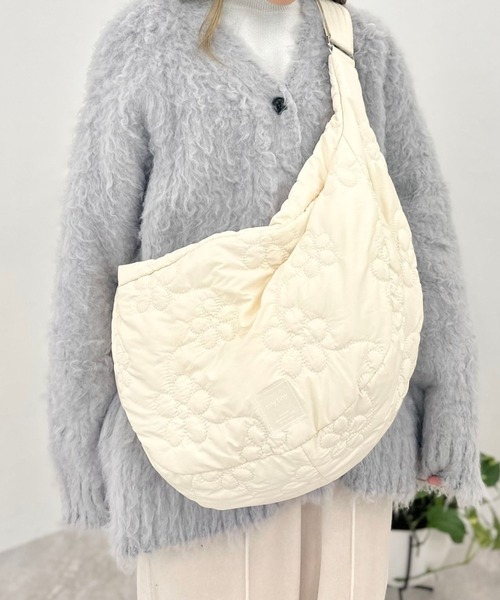 tiny tiny（ティニーティニー）の「モチーフキルトショルダーバッグ[tiny tiny(ティニーティニー)]（ショルダーバッグ・レディース・グレー/アイボリー/チャコール/スモーク/ピンク/ホワイト系その他/ブルー系その他/シルバー/ブラック/ライトブルー/ブルー/チェック/レオパード・0）」の20枚目の写真