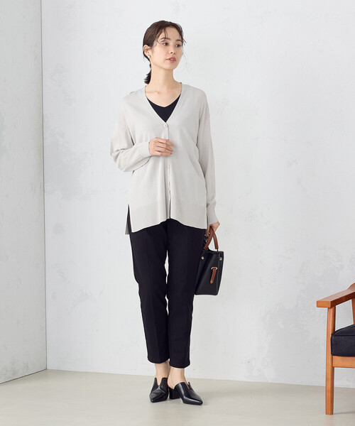 COMME CA ISM（コムサイズム）の「UVカット  ベーシック　ワイドＶネックカーディガン（カーディガン/ボレロ・レディース・ブラック/ライトグレー・FREE）」の4枚目の写真