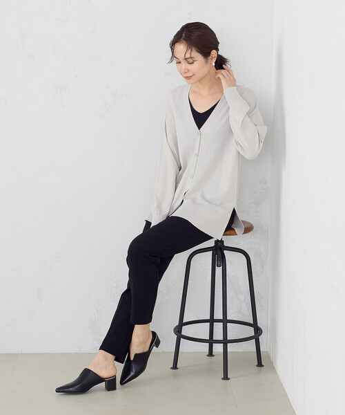 COMME CA ISM（コムサイズム）の「UVカット  ベーシック　ワイドＶネックカーディガン（カーディガン/ボレロ・レディース・ブラック/ライトグレー・FREE）」の5枚目の写真