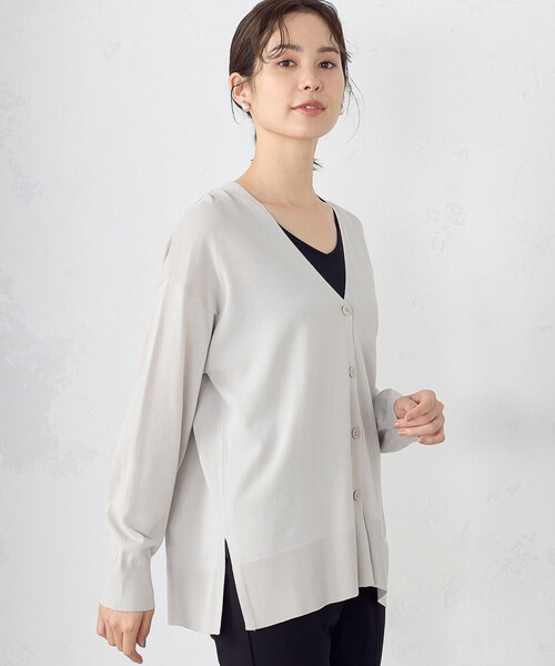 COMME CA ISM（コムサイズム）の「UVカット  ベーシック　ワイドＶネックカーディガン（カーディガン/ボレロ・レディース・ブラック/ライトグレー・FREE）」の6枚目の写真