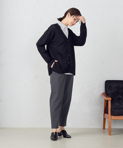 COMME CA ISM（コムサイズム）の「UVカット  ベーシック　ワイドＶネックカーディガン（カーディガン/ボレロ・レディース・ブラック/ライトグレー・FREE）」の9枚目の写真