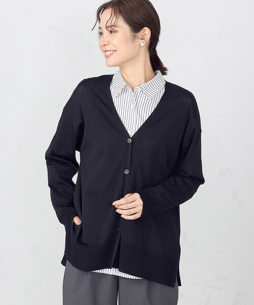 COMME CA ISM（コムサイズム）の「UVカット  ベーシック　ワイドＶネックカーディガン（カーディガン/ボレロ・レディース・ブラック/ライトグレー・FREE）」の10枚目の写真