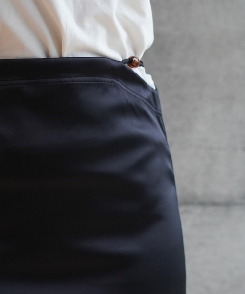 GANNI（ガニー）の「GANNI Double Satin Maxi Skirt（スカート・レディース・ブラック・32）」の3枚目の写真