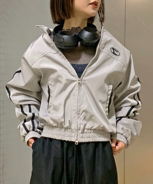 SHEPP(シープ)の「スタンドカラー ラインジャージトップス(ジャージ・レディース・シルバー・M/L)」の22枚目の写真