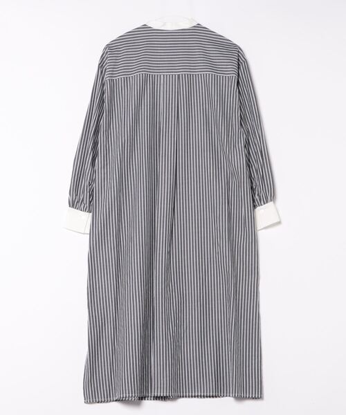 Petit Honfleur（プチオンフルール）の「ストライプロングシャツワンピース（シャツワンピース・レディース・ブラック/ブルー・9号/11号）」の3枚目の写真