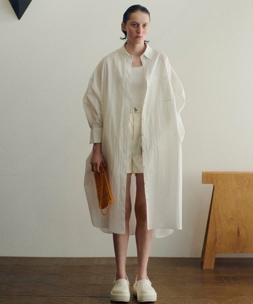 crocs(クロックス)の「【CROCS for emmi】Stomp Clog(サンダル・レディース・ホワイト・22cm/23cm/24cm)」の2枚目の写真