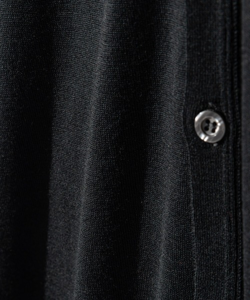 JOHN SMEDLEY（ジョンスメドレー）の「JOHN SMEDLEY PETWORTH V NECK CARDIGAN STANDARD FIT ジョンスメドレー ペットワース 30ゲージ エクストラファイン メリノウール Ｖ カーディガン（カーディガン/ボレロ・メンズ・ネイビー系/シルバー/ブラック/チャコールグレー・SMALL/MEDIUM）」の14枚目の写真