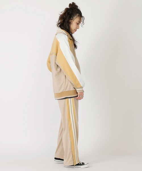 DOUBLE NAME（ダブルネーム）の「レトロ配色ライン トラックパンツ（その他パンツ・レディース・ベージュ/ブラック系/ブルー・FREE）」の6枚目の写真