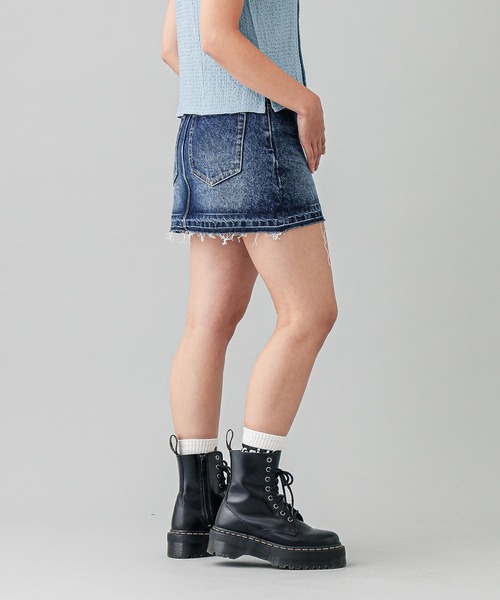 X-girl（エックスガール）の「5POCKET DENIM MINI SKIRT（デニムスカート・レディース・インディゴブルー/ライトインディゴブルー・S/M）」の4枚目の写真