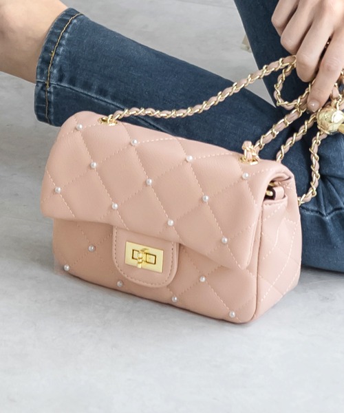 Julia Boutique（ジュリアブティック）の「パールキルティングミニバッグ/24102（ショルダーバッグ・レディース・ホワイト/ピンク/ブラック・ONE）」の3枚目の写真