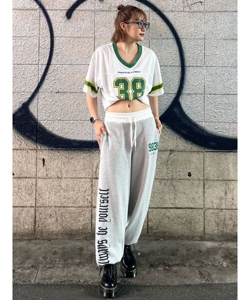 EVRIS（エヴリス）の「【みちょぱコラボ】ユニフォームBIG Tシャツ（Tシャツ/カットソー・レディース・グリーン/ブルー/ブラック・FREE）」の4枚目の写真