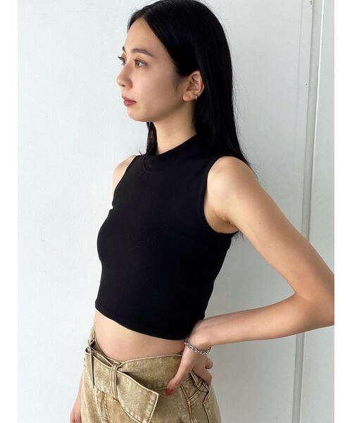 EMODA(エモダ)の「ミニハイネックリブトップ(タンクトップ・レディース・その他/ブルー/ホワイト/ブラック・FREE)」の11枚目の写真