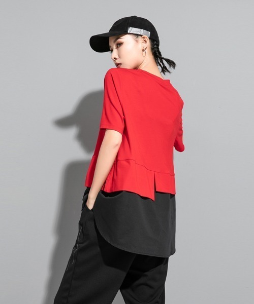 B'day(ビーデイ)の「【 B'day / ビーデー 】アシンメトリー半袖Tシャツ(Tシャツ/カットソー・レディース・レッド/ブラック・LARGE/MEDIUM)」の4枚目の写真