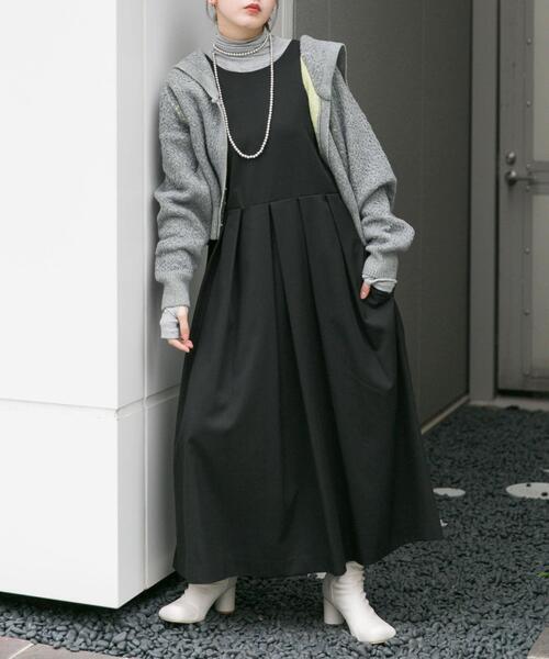 KBF(ケイビーエフ)の「『2サイズ展開』キーネックBIGプリーツジャンパースカート(ワンピース・レディース・チャコールグレー/ブラック/ライトカーキ・36/38)」の2枚目の写真