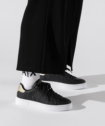 ARMANI EXCHANGE（アルマーニエクスチェンジ）の「【A|X アルマーニ エクスチェンジ】＜オンライン限定＞エンボスオールオーバーロゴ　レースアップスニーカー（スニーカー）」
