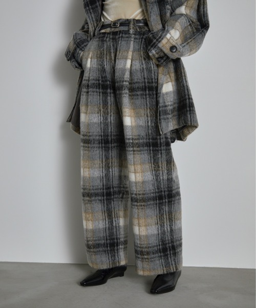 THE YOn（ザヨン）の「ウールライクチェックタックパンツ（その他パンツ・レディース・ベージュ/グレー・M/S）」の21枚目の写真