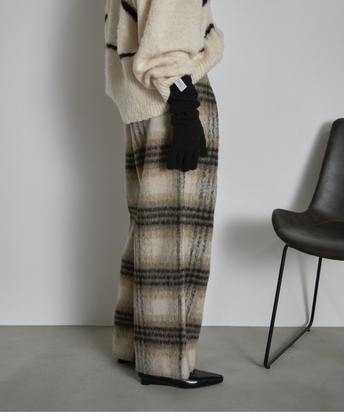 THE YOn（ザヨン）の「ウールライクチェックタックパンツ（その他パンツ・レディース・ベージュ/グレー・M/S）」の9枚目の写真