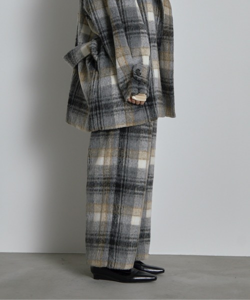 THE YOn（ザヨン）の「ウールライクチェックタックパンツ（その他パンツ・レディース・ベージュ/グレー・M/S）」の3枚目の写真