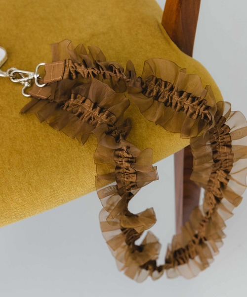 RODE SKO(ロデスコ)の「ギャザーチュールストラップ(スマホケース/カバー・レディース・ブラック/ブラウン/グレー・ONE)」の6枚目の写真