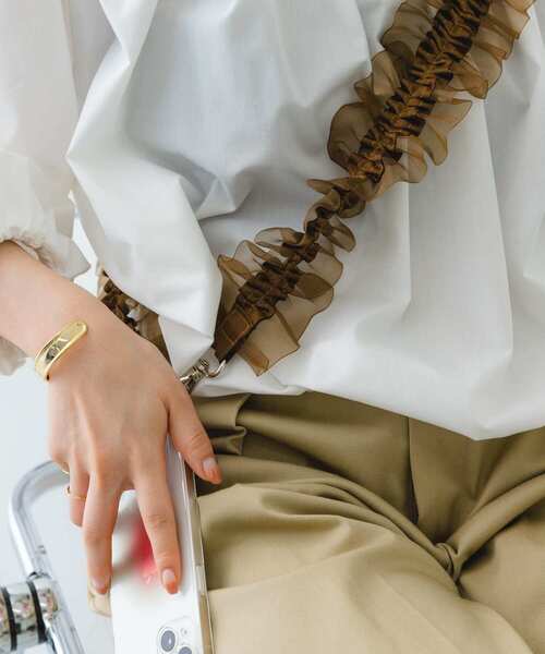 RODE SKO(ロデスコ)の「ギャザーチュールストラップ(スマホケース/カバー・レディース・ブラック/ブラウン/グレー・ONE)」の9枚目の写真