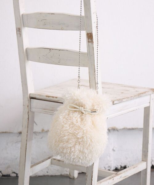 RETRO GIRL（レトロガール）の「モコモコ巾着バッグ（ショルダーバッグ・レディース・ライトグレー/オフホワイト/ブラウン・ONE SIZE）」の9枚目の写真