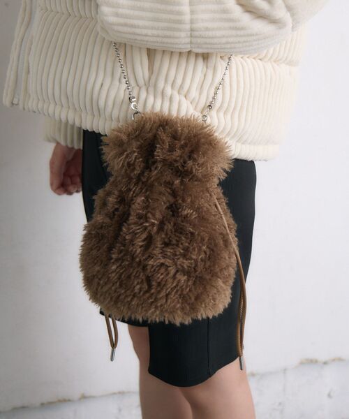 RETRO GIRL（レトロガール）の「モコモコ巾着バッグ（ショルダーバッグ・レディース・ライトグレー/オフホワイト/ブラウン・ONE SIZE）」の16枚目の写真