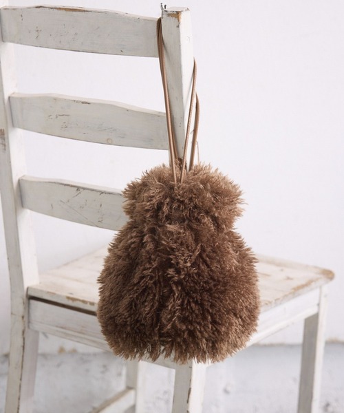 RETRO GIRL（レトロガール）の「モコモコ巾着バッグ（ショルダーバッグ・レディース・ライトグレー/オフホワイト/ブラウン・ONE SIZE）」の2枚目の写真