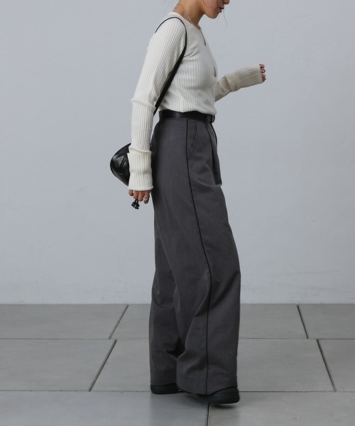 COLONY 2139（コロニートゥーワンスリーナイン）の「抗ピルPBTターンUPスリーブニット（ニット/セーター・レディース・ネイビー/レッド/ブラック/オフホワイト/グレー・FREE）」の15枚目の写真