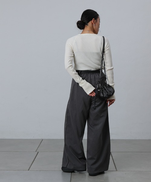 COLONY 2139（コロニートゥーワンスリーナイン）の「抗ピルPBTターンUPスリーブニット（ニット/セーター・レディース・ネイビー/レッド/ブラック/オフホワイト/グレー・FREE）」の16枚目の写真