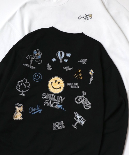 SMILEY FACE(スマイリーフェイス)の「SMILEY FACE/スマイリーフェイス オーバーサイズ 裏起毛 袖プリント バックプリント ロゴ ワンポイント刺繍 スウェット トレーナー/レディース メンズ(スウェット・レディース・ホワイト系その他/スミクロ/ブラック系その他2/グレー系その他2/グレー系その他3/ブラック系その他3/ネイビー/ブラック/アッシュグレー/ホワイト/グレー系その他/ブラック系その他・LL/L/M)」の7枚目の写真