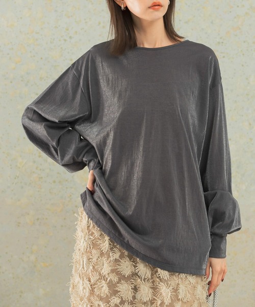 URBAN RESEARCH ROSSO WOMEN（アーバンリサーチ　ロッソ）の「シアークルーネックロングTシャツ（Tシャツ/カットソー・レディース・チャコールグレー/ホワイト/ベージュ・FREE）」の13枚目の写真