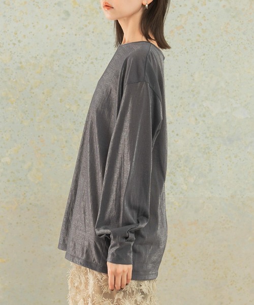 URBAN RESEARCH ROSSO WOMEN（アーバンリサーチ　ロッソ）の「シアークルーネックロングTシャツ（Tシャツ/カットソー・レディース・チャコールグレー/ホワイト/ベージュ・FREE）」の17枚目の写真