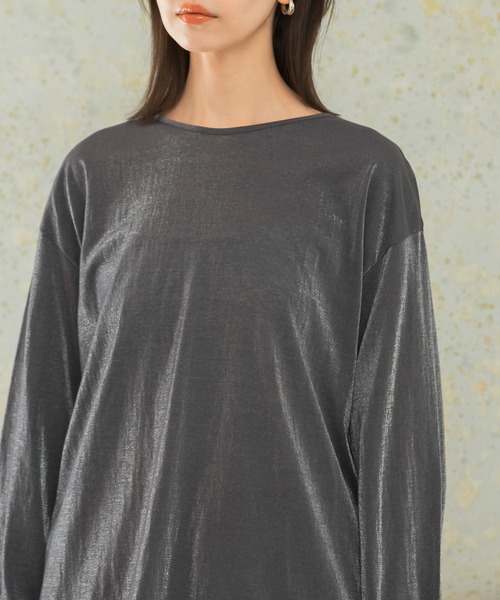 URBAN RESEARCH ROSSO WOMEN（アーバンリサーチ　ロッソ）の「シアークルーネックロングTシャツ（Tシャツ/カットソー・レディース・チャコールグレー/ホワイト/ベージュ・FREE）」の19枚目の写真