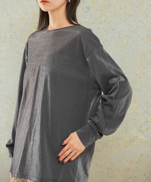 URBAN RESEARCH ROSSO WOMEN（アーバンリサーチ　ロッソ）の「シアークルーネックロングTシャツ（Tシャツ/カットソー・レディース・チャコールグレー/ホワイト/ベージュ・FREE）」の21枚目の写真