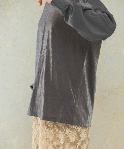 URBAN RESEARCH ROSSO WOMEN（アーバンリサーチ　ロッソ）の「シアークルーネックロングTシャツ（Tシャツ/カットソー・レディース・チャコールグレー/ホワイト/ベージュ・FREE）」の22枚目の写真